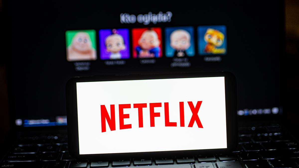 Netflix dispara su beneficio un 82%… mientras su fundador histórico anuncia su adiós definitivo