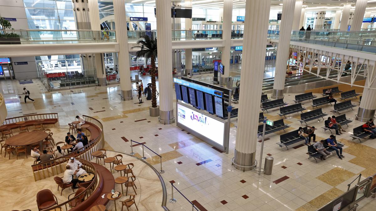 Los expertos en aviación coinciden: el conflicto de Oriente Medio ha cancelado más de 30.000 vuelos y duplicado el precio del combustible, lo que encarecerá los billetes desde España a Asia y Australia