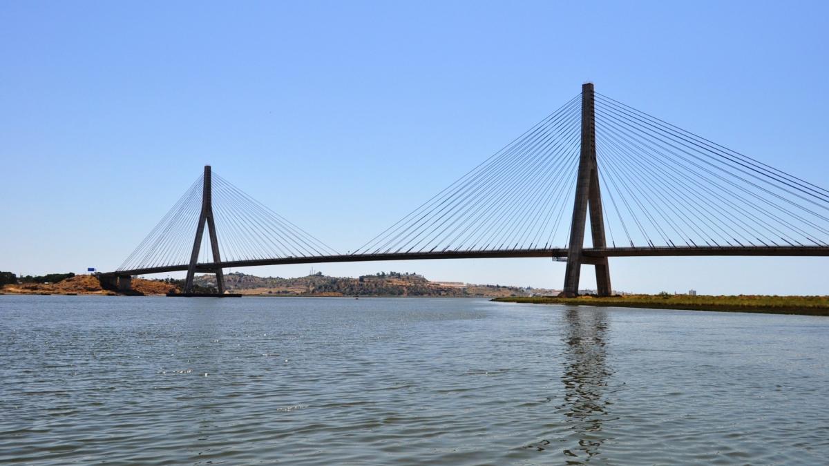 El puente internacional más corto del mundo existe y está en Extremadura