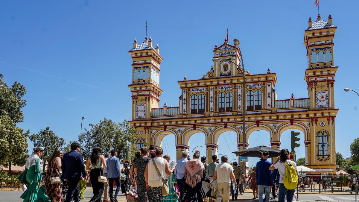Va a la Feria de Sevilla y explica cuánto ha gastado en comida y bebida: "Es un poco complicado de calcular..."