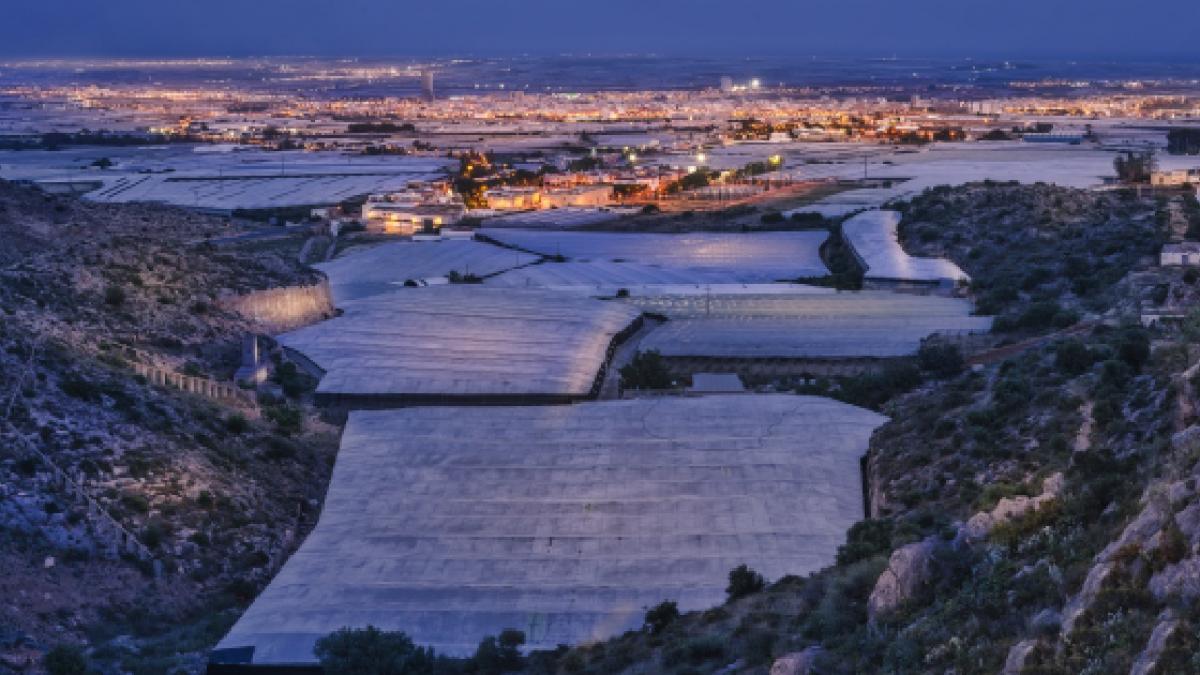 Los usuarios de Reddit alucinan con este rincón de España visto desde satélite: "¿Qué es este sitio y por qué se ve blanco?"