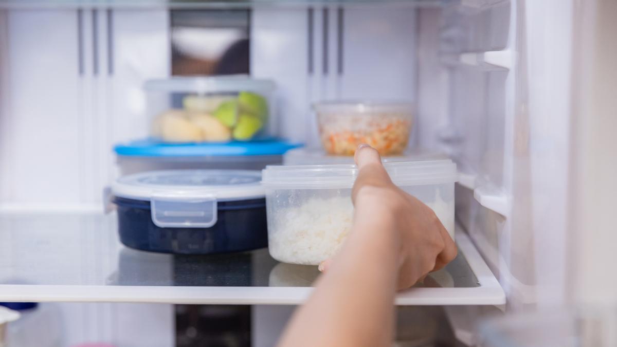 Una experta en seguridad alimentaria rompe un extendido mito sobre los &#039;tuppers&#039; recién cocinados