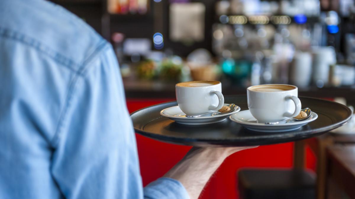 José Miguel, camarero español en Irlanda: &quot;Llegué a cobrar 2,5 euros la hora por trabajar en España. En Irlanda pude ganar unos 2.200 euros al mes&quot;
