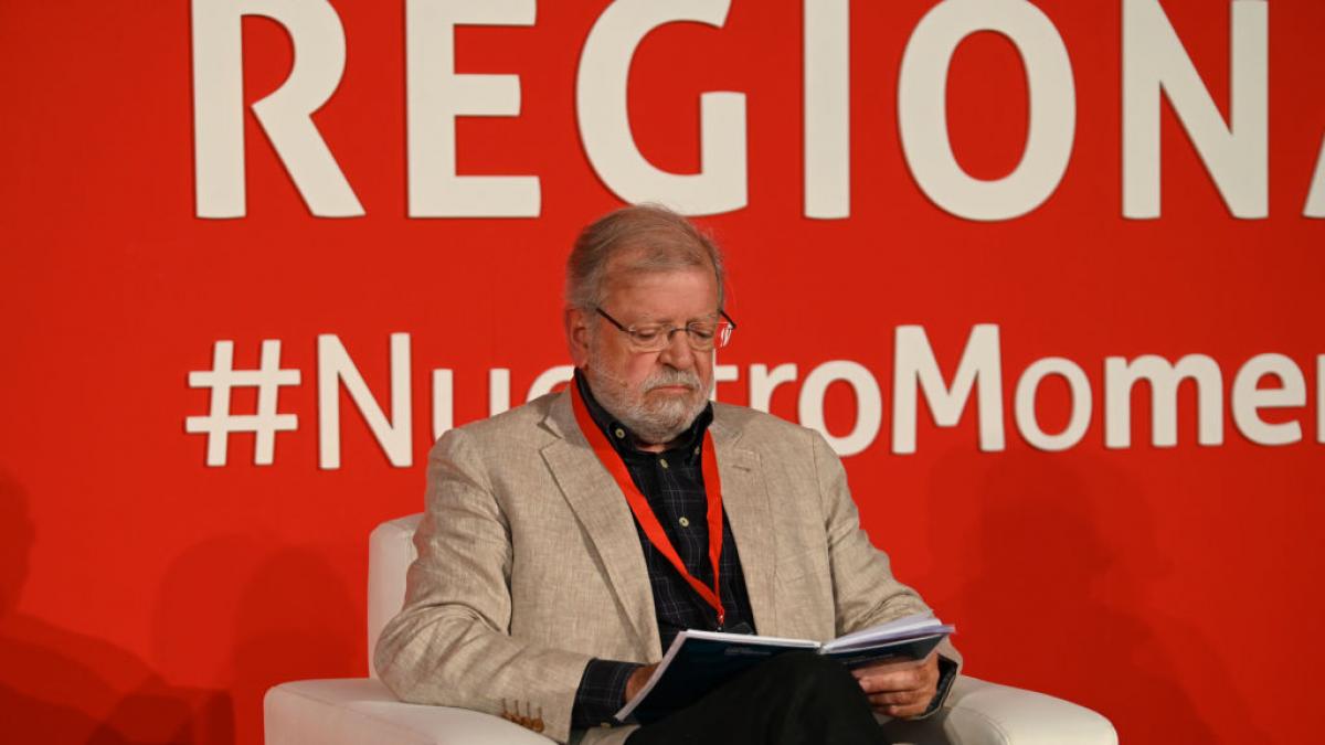 Rodríguez Ibarra, expresidente de Extremadura, abre un nuevo frente en el PSOE: pide abstenerse para que Guardiola no pacte con Vox