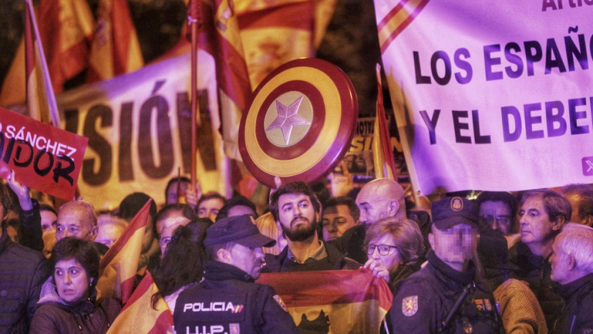 Máxima tensión en la manifestación frente a la sede de Ferraz: cargas ...