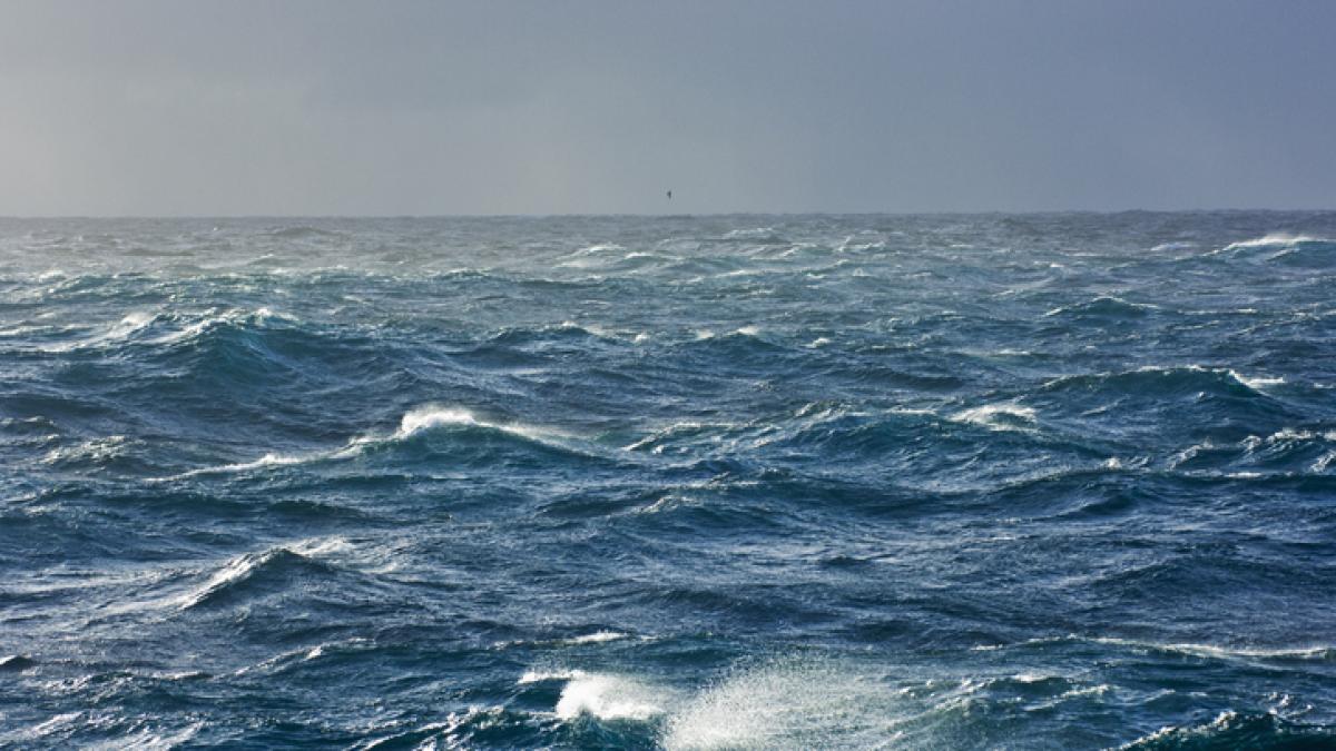 1.000 días solo en el mar: aparece un bote que llevaba 3 años a la deriva por el Atlántico en la costa de Francia