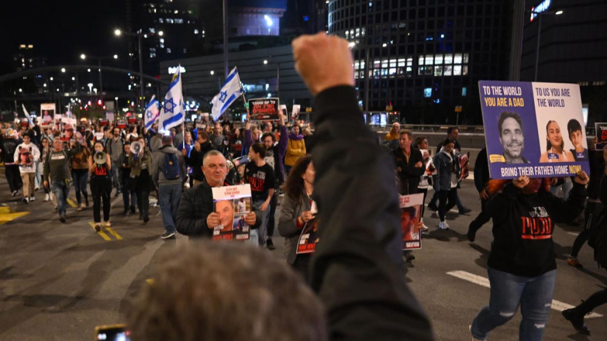 Miles de personas protestan en Tel Aviv para pedir la liberación de los ...