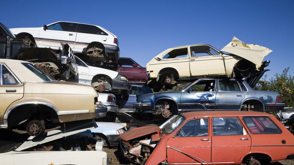 Hereda un desguace a los 18 años, recluta a su yerno y a sus 72 años hace oro con miles de toneladas de chatarra