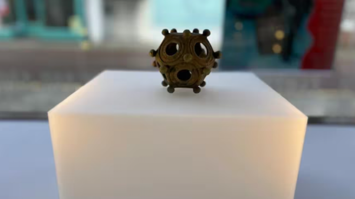 Desconcierto de los arqueólogos por el hallazgo del dodecaedro único romano