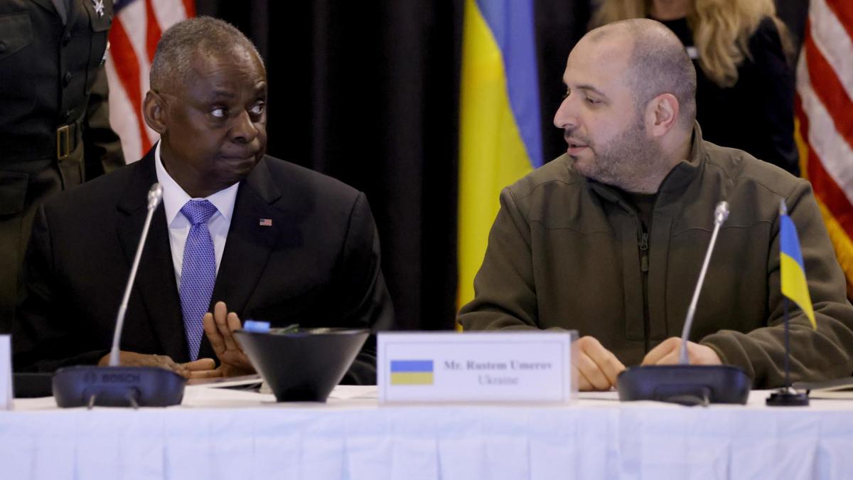 Tres países pactan cargar las armas de Ucrania