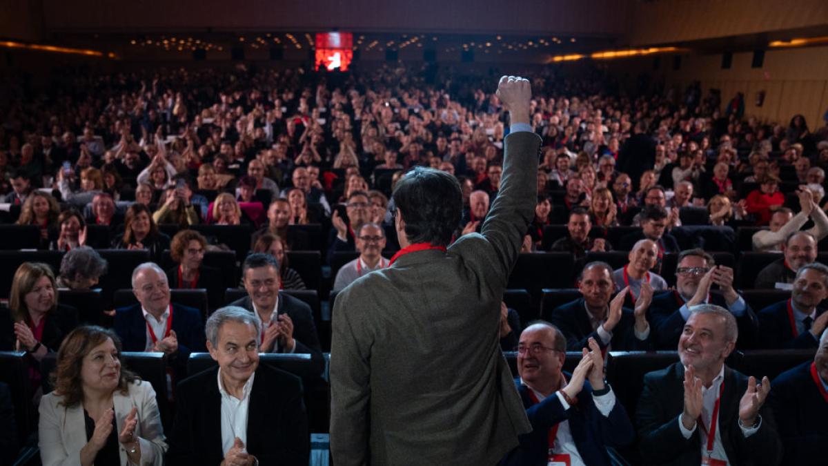 El PSC parte con ventaja en las elecciones catalanas respecto a Junts y ERC