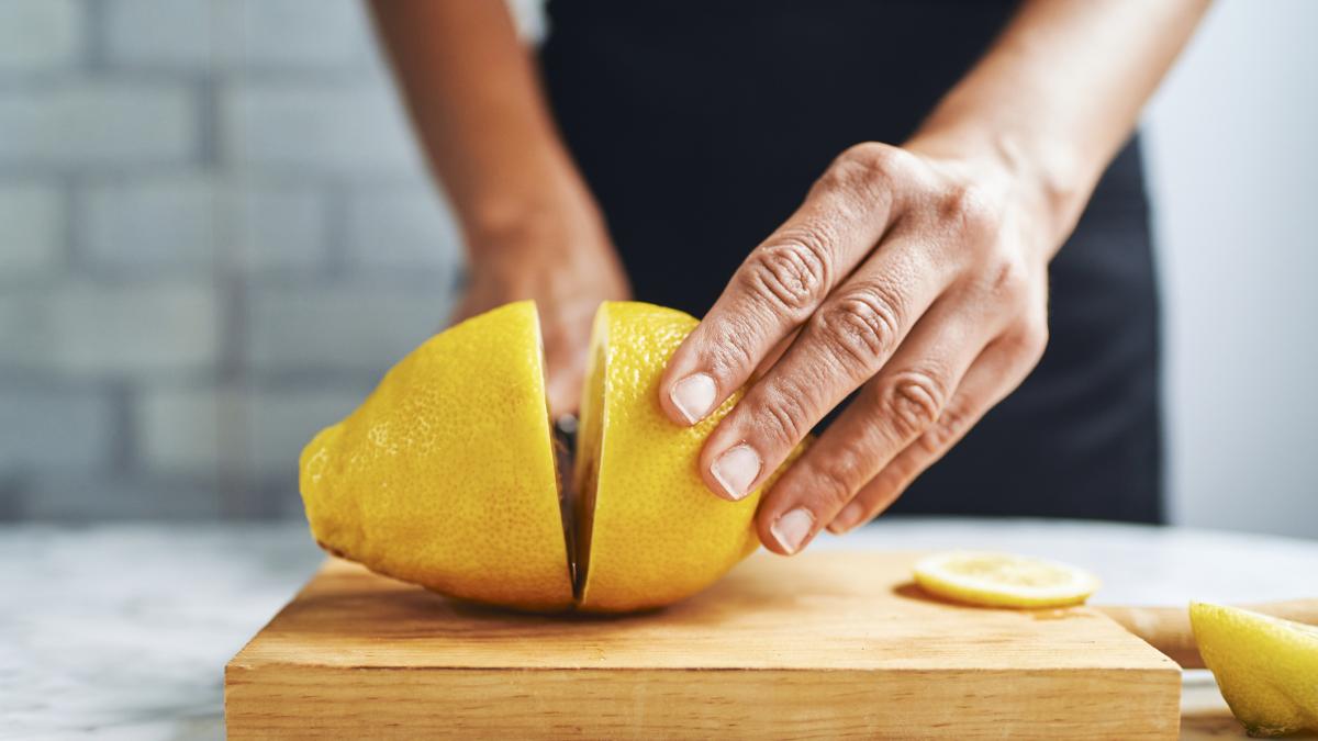 Antonio Carrión, experto hortofrutícola: "Los supermercados van a tener que superar ciertas barreras de precio si quieren tener limón español en abril y mayo"