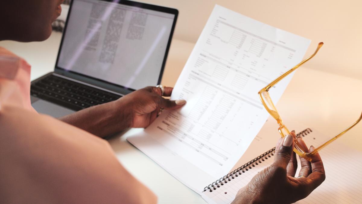 Ya es oficial: la Seguridad Social fija los topes de cotización para 2026 y sube la penalización a los contratos temporales de menos de 30 días a los 33,62 euros