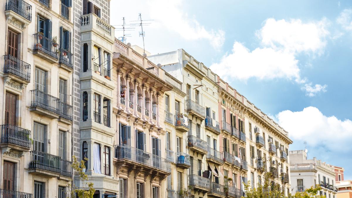 Lucía, criminóloga extremeña:  Cuando hay más pisos turísticos y menos residentes estables, la red de vigilancia natural del barrio pierde estabilidad 