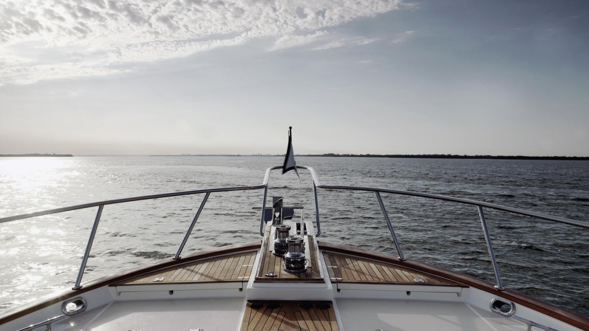 Un estadounidense no puede comprar el súper yate que ha diseñado y decide construirlo él mismo en su casa: &quot;Quería volver al agua&quot;