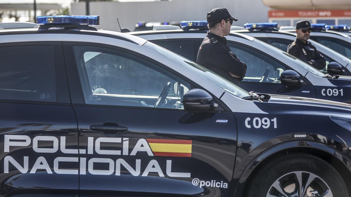 Detenido por colocar pancartas contra menores no acompañados: pillado por usar simbología nazi