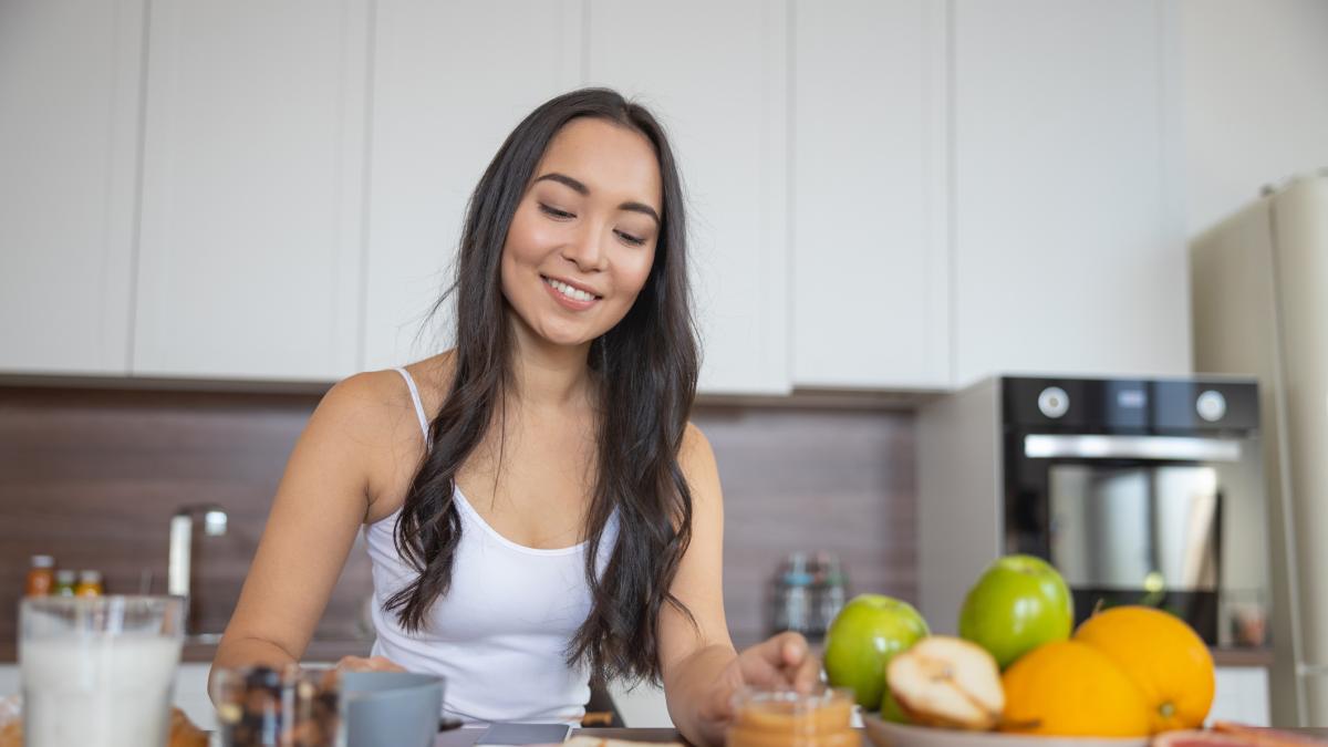 Ana Luzón, técnica en nutrición: "No desayunar porque no tienes hambre no es lo mismo que el ayuno intermitente"