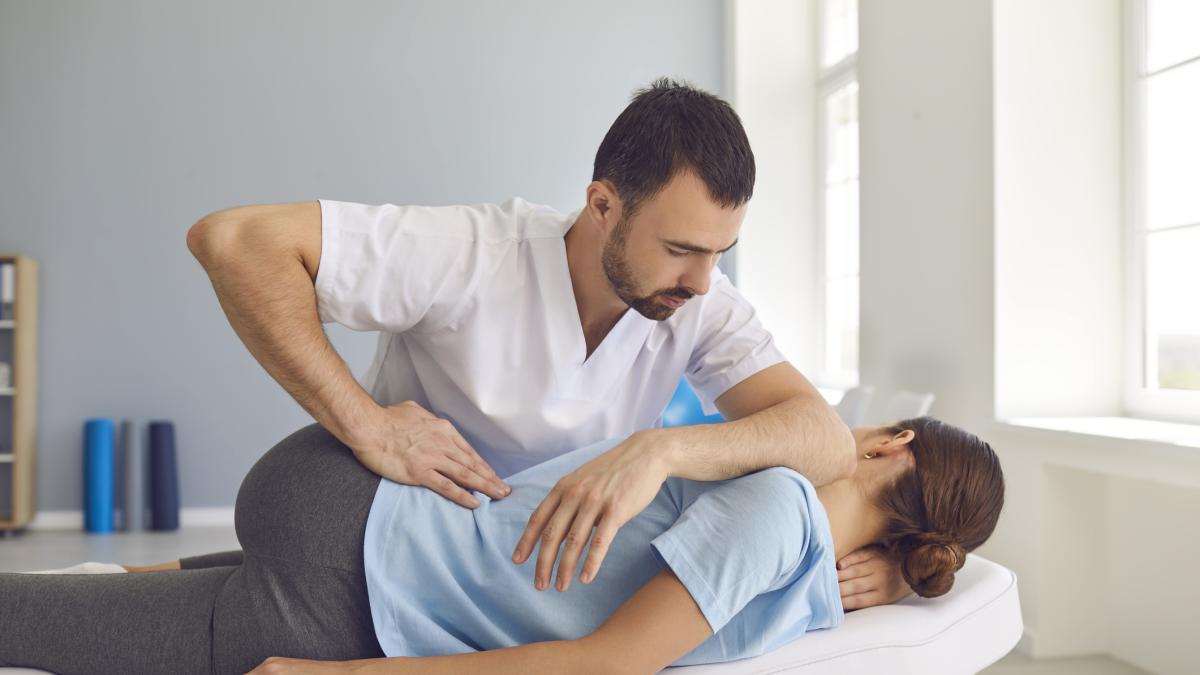 Los fisioterapeutas coinciden:  El deportista amateur no entiende que no puede entrenar más si no descansa más; el sobreentrenamiento da insomnio, irritabilidad y baja las defensas 