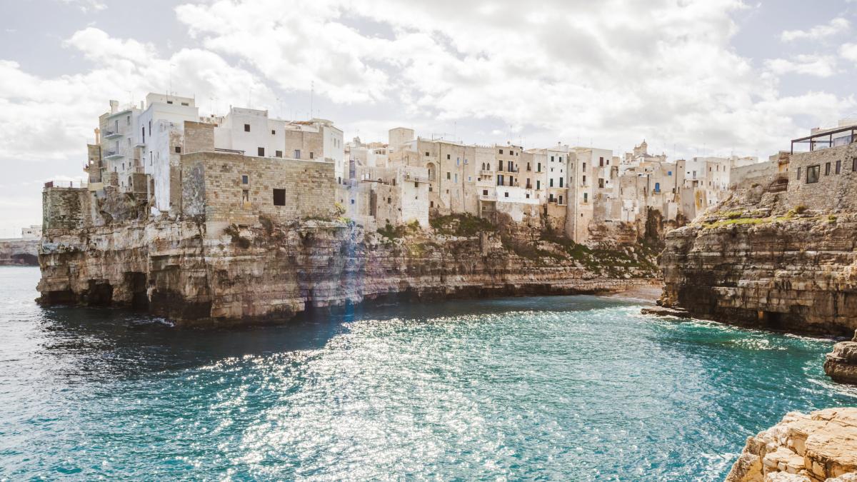 Confirmado: los ricos están huyendo del turismo masivo en Italia, Grecia y Japón y buscan alternativas más tranquilas en Puglia, Paros y Kanazawa, según un planificador de viajes de lujo