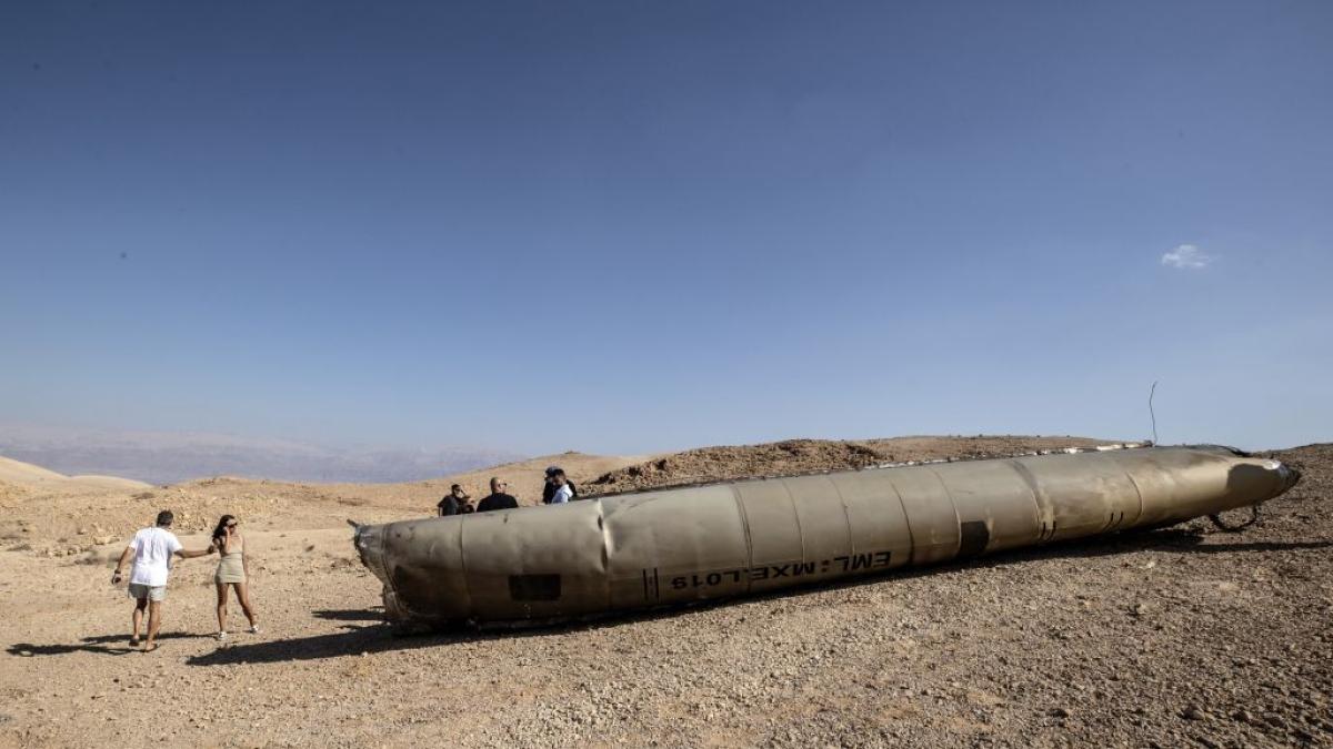 EE.UU asegura haber interceptado misiles y drones iraníes y responde con un ataque sobre una isla estratégica