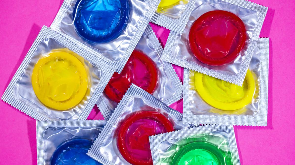 Sin marcha atrás: Sanidad dará preservativos gratuitos a jóv