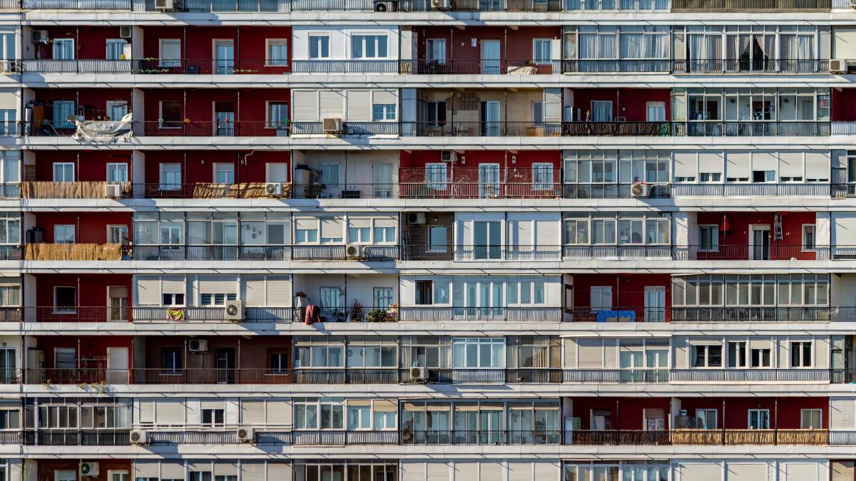 Se fija en lo que empieza a verse en los balcones de Madrid desde hace dos semanas