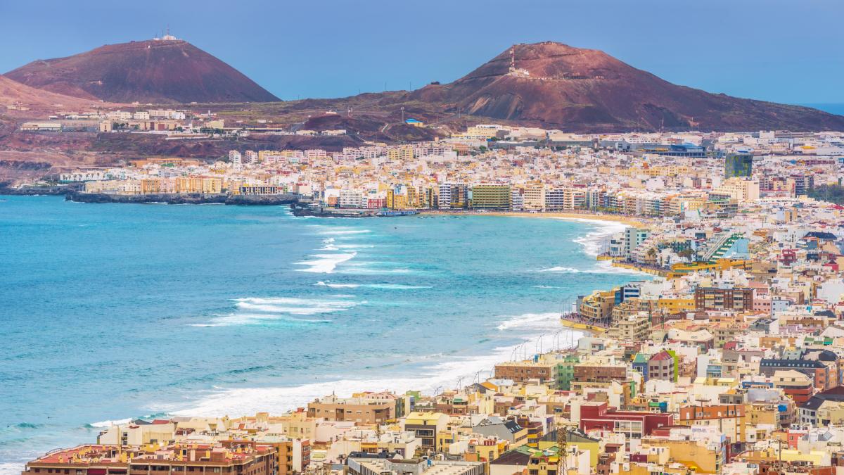 Hoteles de Canarias ofrecen alojamiento gratis a los empleados porque el alquiler se come el sueldo: ni así cubren las plantillas
