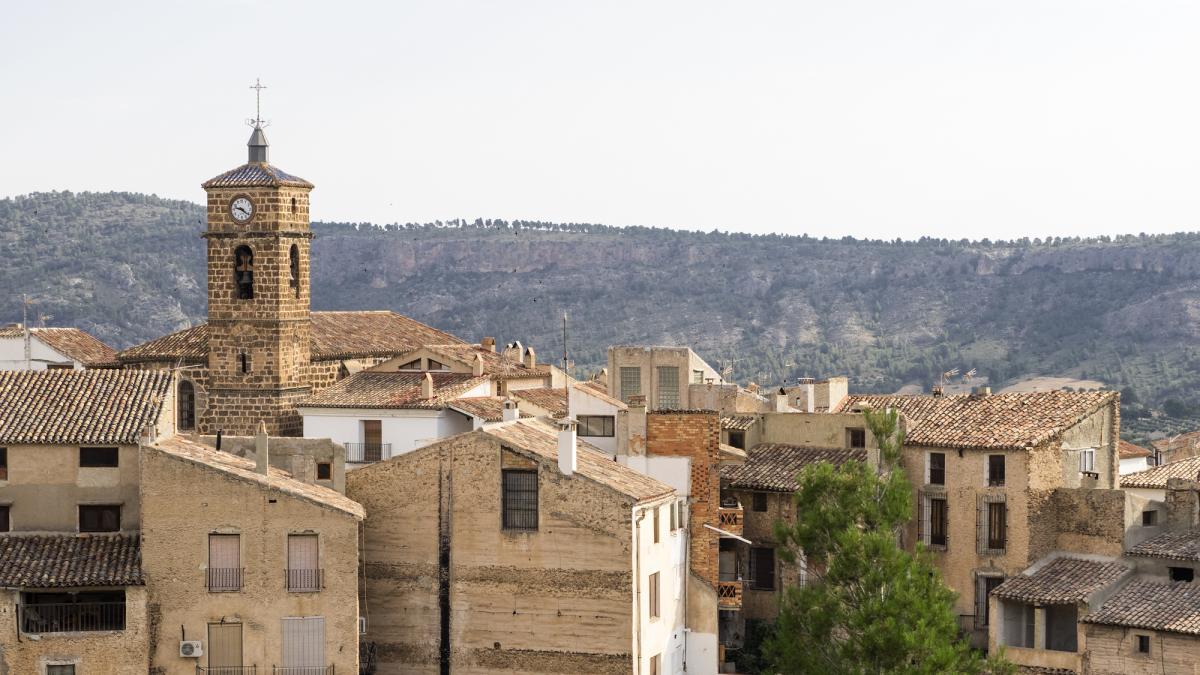 Benoit, mochilero belga que hace 40 años se decidió quedar en este pueblo de Albacete:  Volví otro año de vacaciones y encontré a mi mujer 