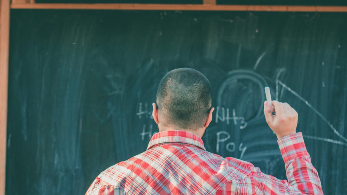 Vetan a un profesor ciego en una excursión escolar por no poder vigilar: "Si puede dar clase, ¿por qué no puede viajar?"
