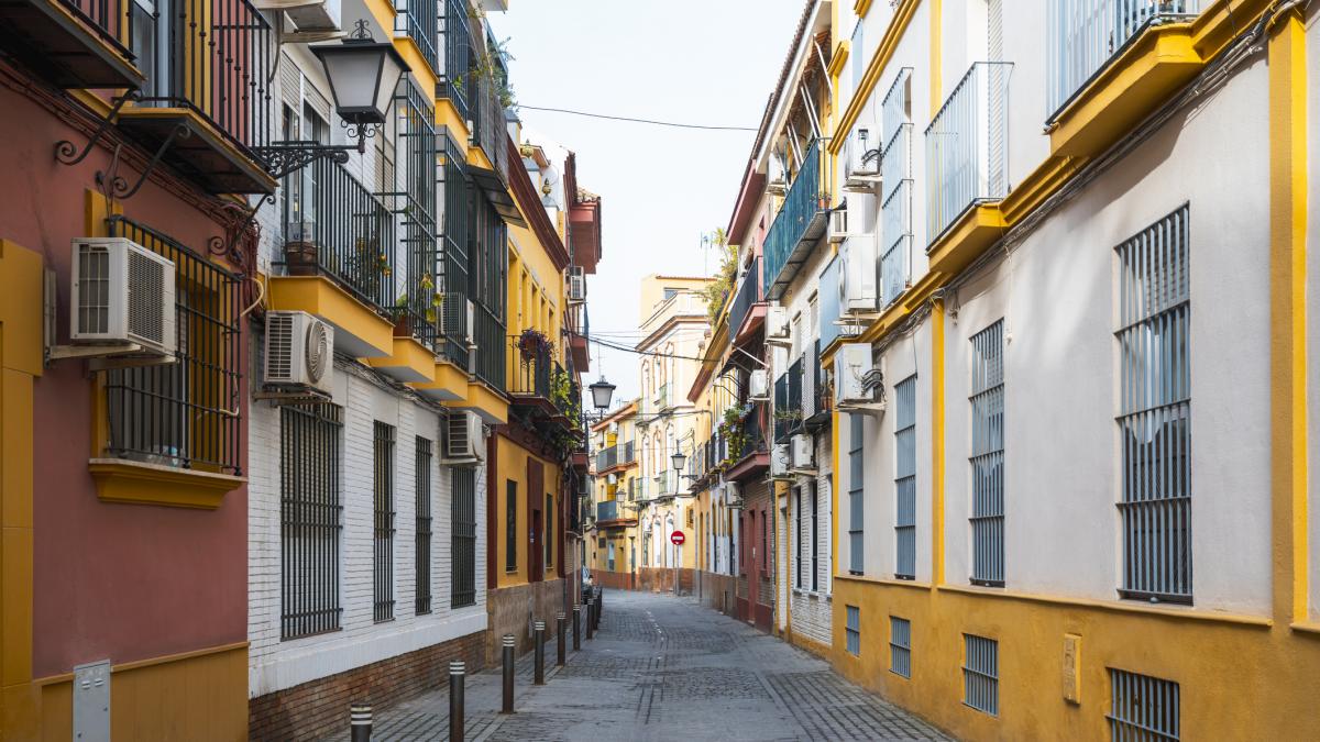 Javier Gil, sociólogo del CSIC: "Si mañana los caseros no cobraran alquiler un mes, su renta mensual seguiría más que duplicando la de sus inquilinos"