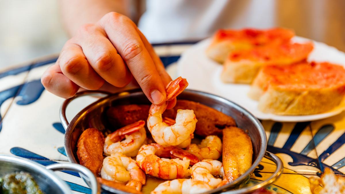 Critican a un mexicano que no sirva gambas ni calamares: la respuesta del dueño es tan educada como contundente