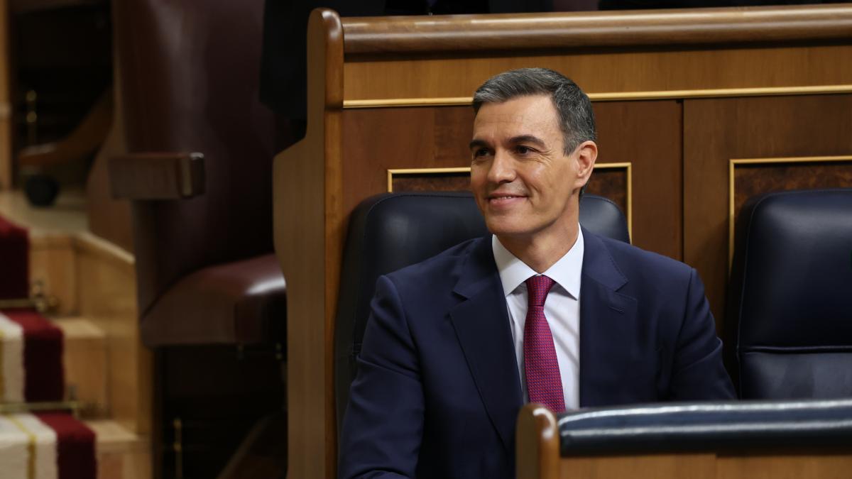 El PSOE sigue imparable en el CIS y sube casi dos puntos en un mes