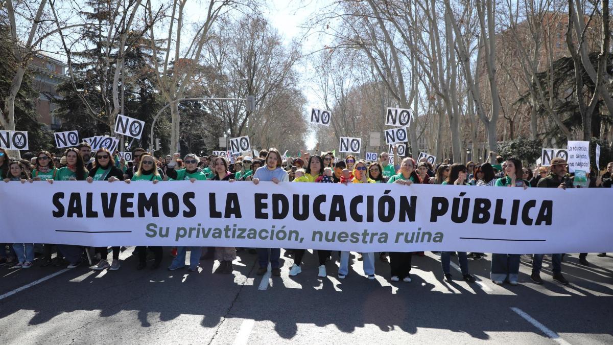 Miles de personas marchan en Madrid por la educación pública y contra ...