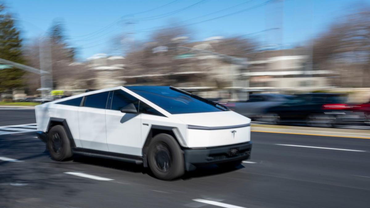 La familia de Michael, muerto en un Cybertruck: "Ardió a 2.760 grados, un fuego tan intenso que sus huesos sufrieron fractura térmica, y el accidente en sí era sobrevivible"