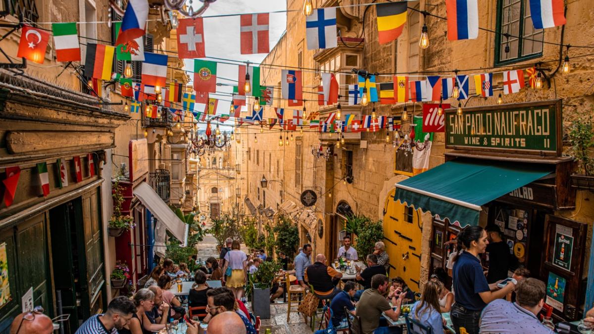 Unos obreros que reformaban una escuela descubren una tumba de 2.500 años de la época cartaginesa: la integrarán en el edificio para que los niños la vean cada día