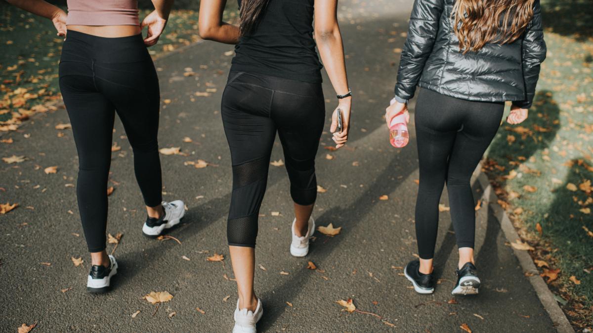 Stacy Sims, doctora de Stanford que está cambiando el fitness femenino: "Las mujeres no son hombres pequeños y a partir de los 40 deben entrenar distinto"