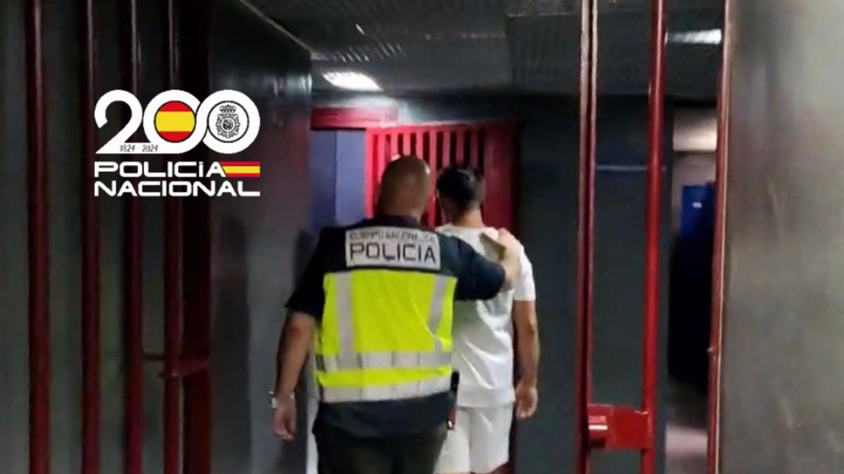 Detenido por agredir a su pareja en la calle mientras estaba de permiso ...
