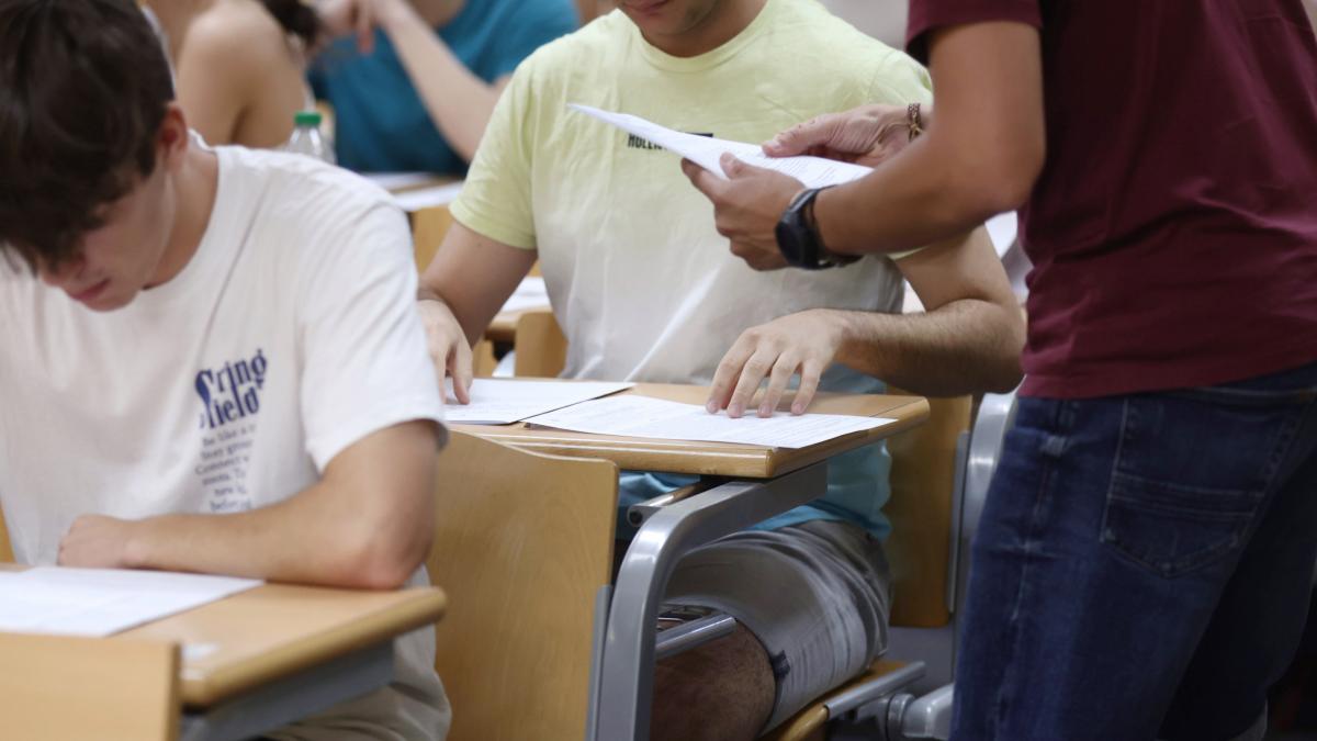 Lo ha patentado un profesor de instituto: el detector que graba a los alumnos en la PAU cuesta 120 euros, pero no convence a los expertos en privacidad