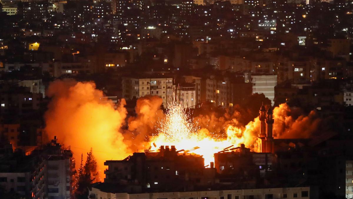 Teresa Aranguren, periodista de guerra española: "He visto los heridos del fósforo blanco en Líbano: no tienen cura porque el fósforo sigue quemando la carne hasta llegar al hueso"
