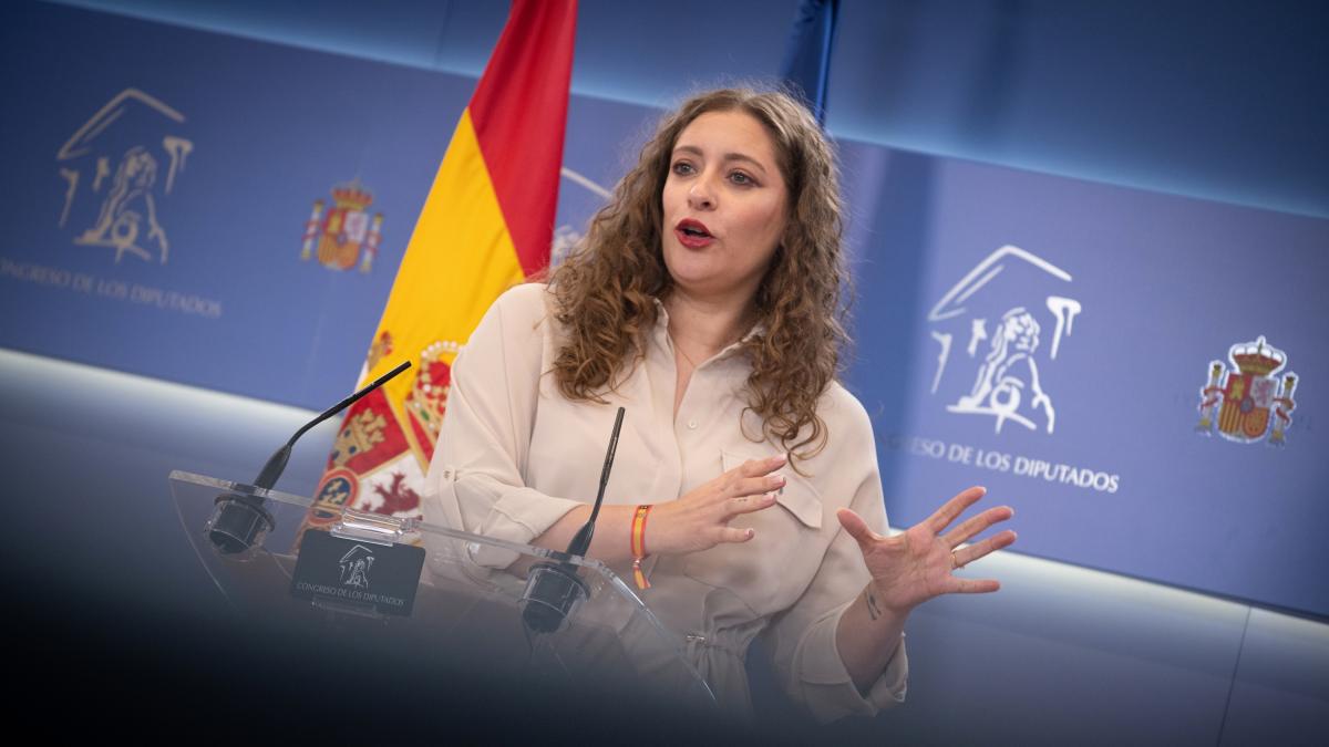 Ester Muñoz (PP) reacciona a la polémica: "He estado con las Fuerzas Armadas cada día y lo voy a seguir estando"