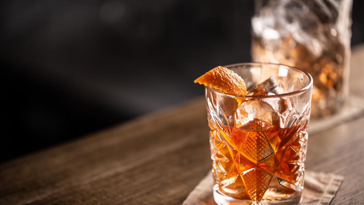 Un alcalde se gasta 1.940 euros de dinero público para regalar 50 botellas de whisky: solo regaló cuatro