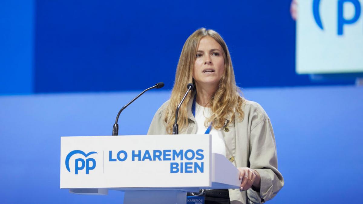 Bea Fanjul, diputada y presidenta de NNGG del PP, también actualiza su ...
