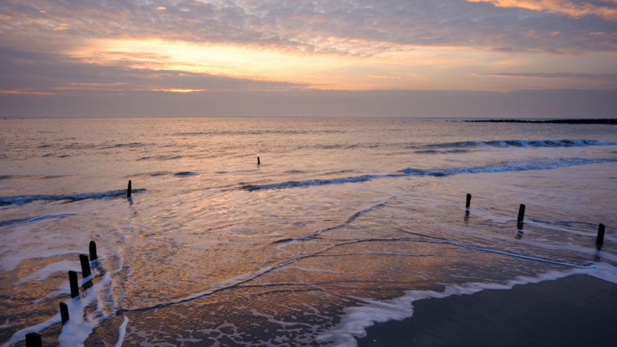 Prohibido el paso hasta el próximo 12 de junio: Francia clausura por sorpresa una de sus playas salvajes más visitadas junto a la frontera