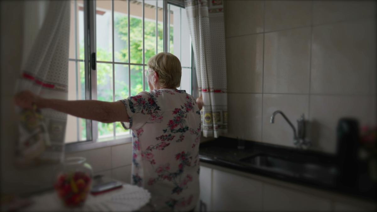 Invierte 370.000 euros en su vivienda y ahora prevén que pase una línea de autobús por su jardín