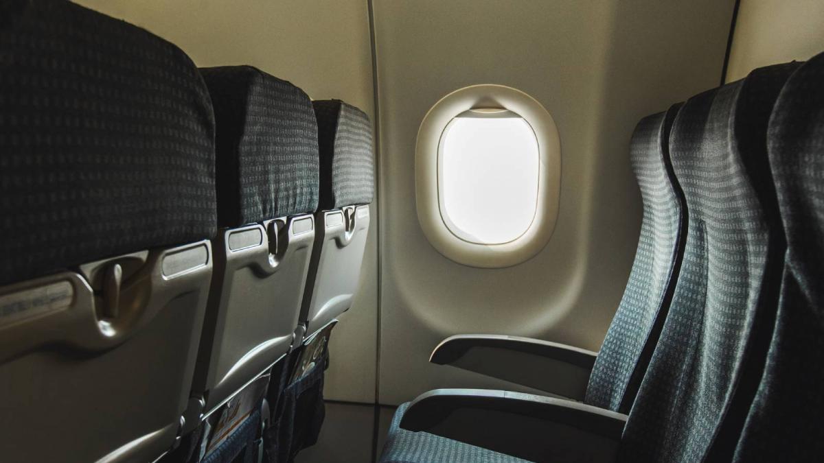 Buenas noticias para los viajeros: EasyJet instalará asientos con 5 centímetros más de espacio en 237 aviones, aunque hay truco