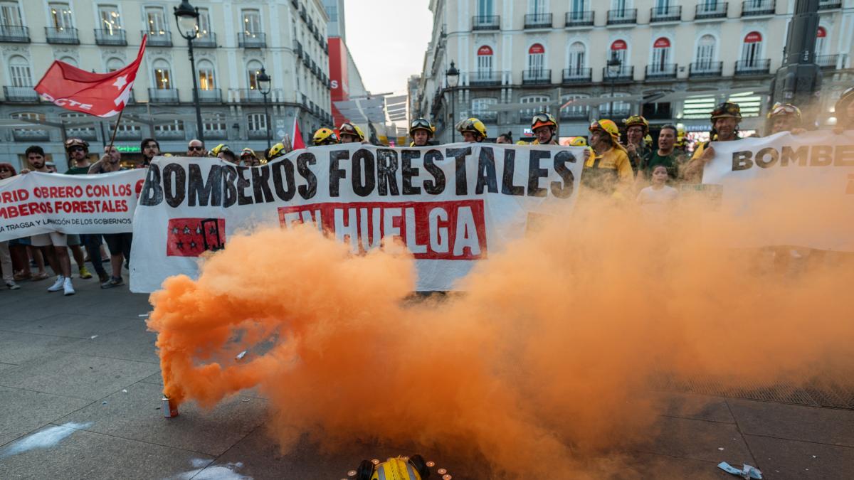 Los bomberos forestales de la Comunidad de Madrid reanudan la huelga de ...