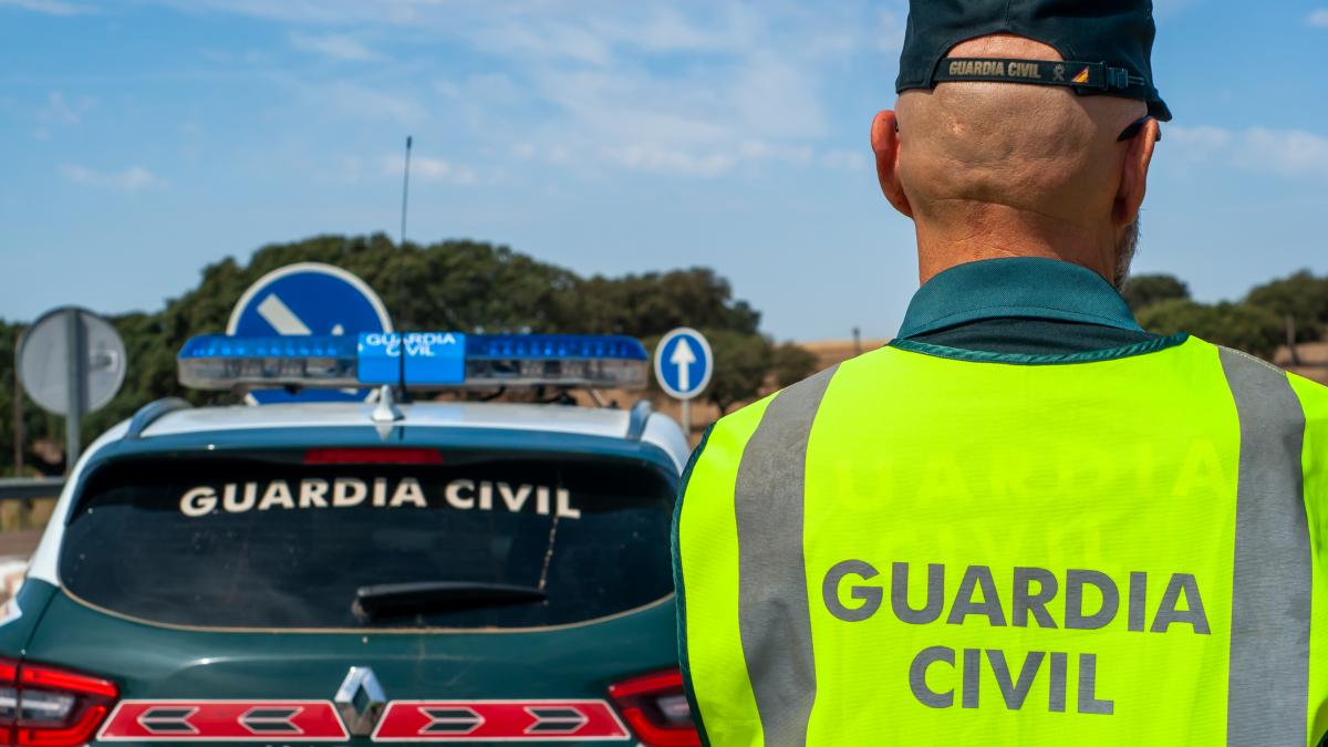 Mata a un hombre en Huétor Santillán (Granada) y se atrinchera con la mujer del fallecido en su casa