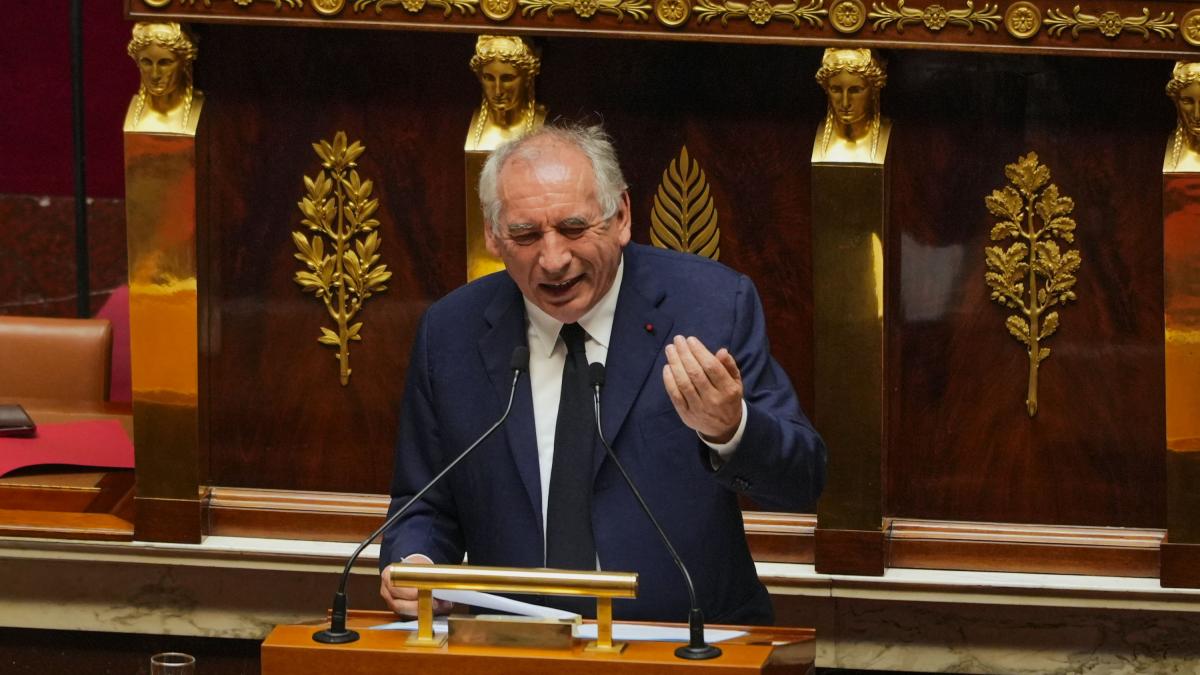 Macron acepta la dimisión de Bayrou tras la fallida moción de confianza y ya piensa en un nuevo primer ministro