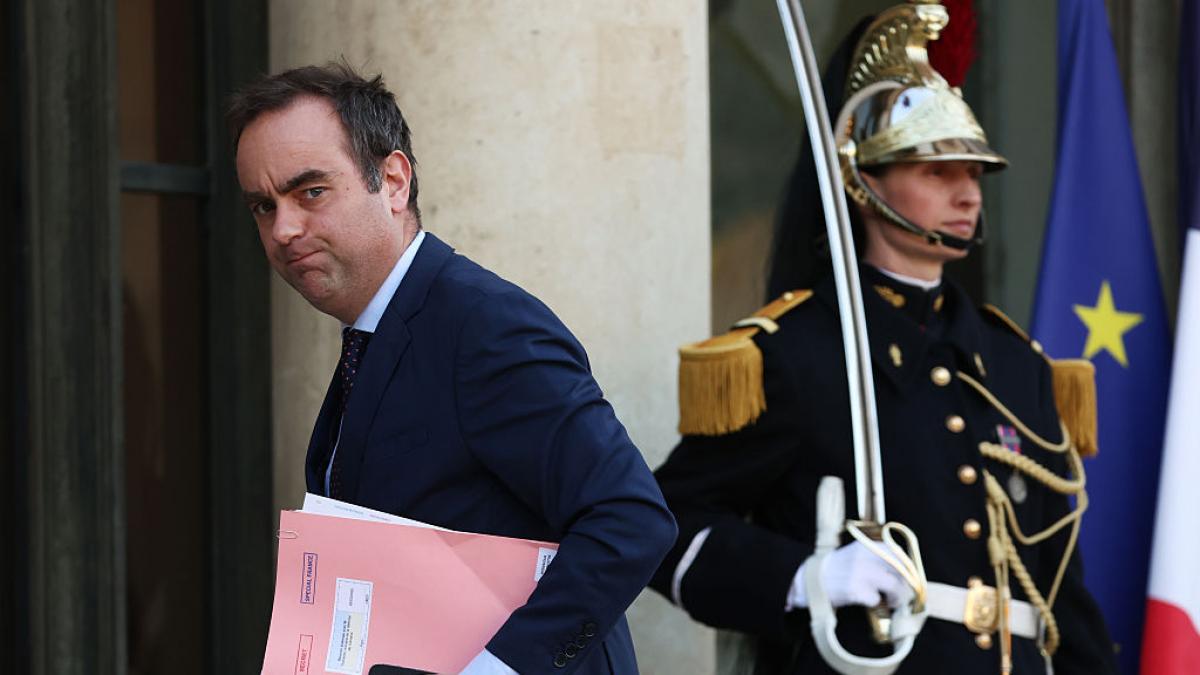 Macron no varía su rumbo y elige a su cercano Sébastien Lecornu como nuevo primer ministro de Francia