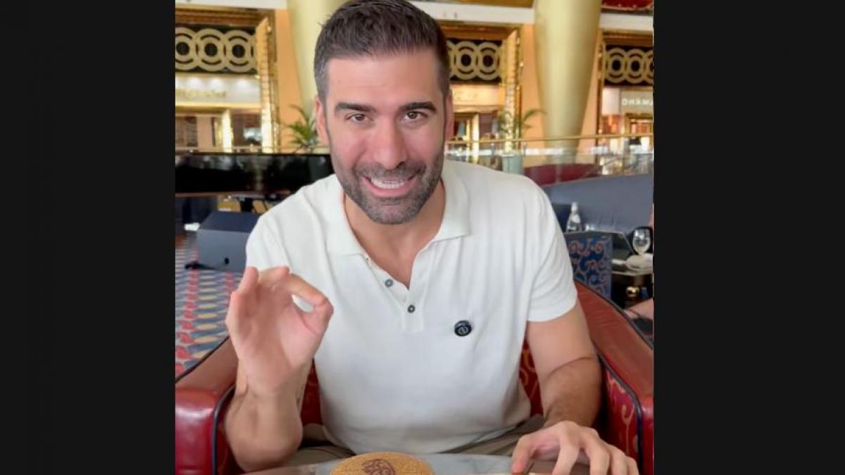 Pide el café más caro del mundo en Dubai, lo prueba y sentencia de la forma más directa